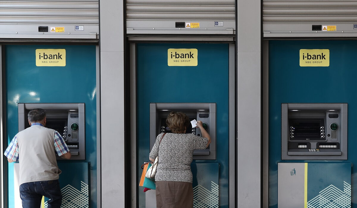 Τραπεζικές χρεώσεις: Μείωση σε 6 βασικές προμήθειες από σήμερα