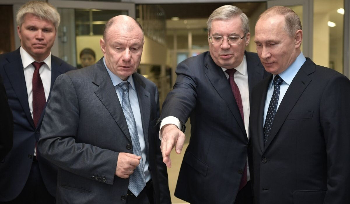 Vladimir Potanin: Ο στενός φίλος του Πούτιν που ακόμα γλιτώνει τις κυρώσεις