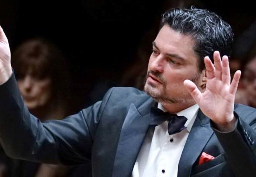 Ο Γιώργος Πέτρου στο τιμόνι της Εθνικής Συμφωνικής Ορχήστρας της ΕΡΤ