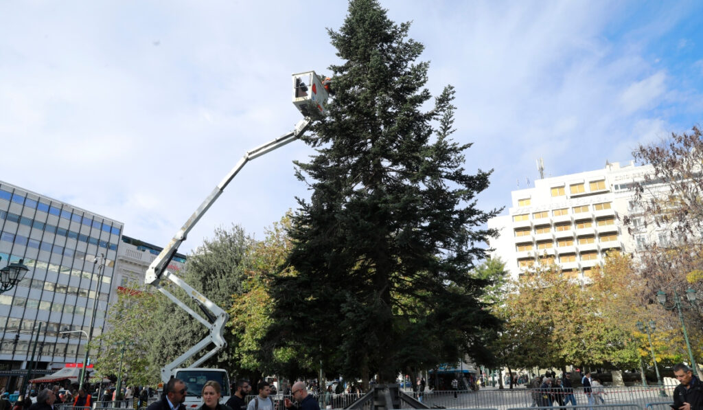 Πότε θα ανάψει το χριστουγεννιάτικο δέντρο στο Σύνταγμα
