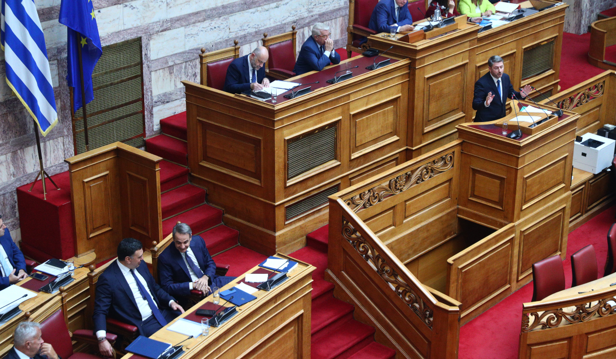 Ολομέτωπη επίθεση Ανδρουλάκη σε Μητσοτάκη – Όσα ειπώθηκαν στη Βουλή για τις φωτιές