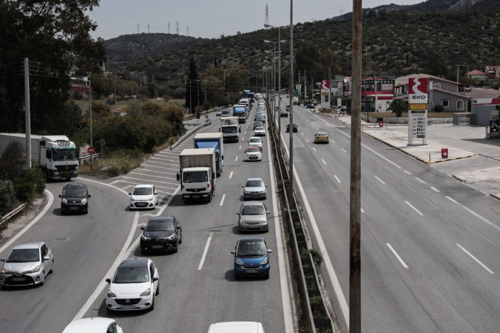 Έξοδος τριημέρου: Όπου φύγει – φύγει για την Καθαρά Δευτέρα – 67.000 οχήματα πέρασαν τα διόδια