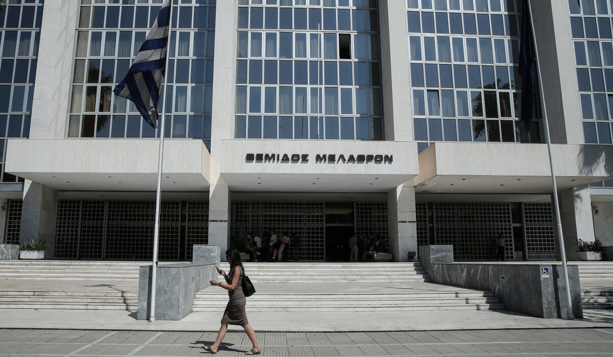 Ωμή παρέμβαση: Η κυβέρνηση Μητσοτάκη καταργεί πάγιες Δικονομικές Αρχές ακόμη και του Αρείου Πάγου