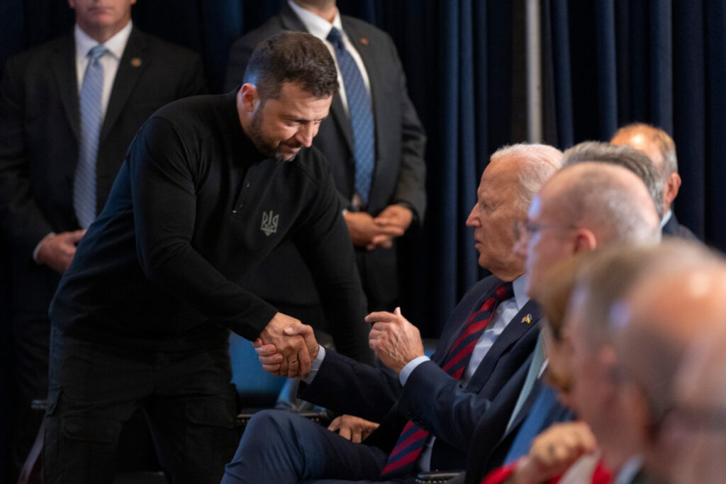 Νέα στρατιωτική βοήθεια 8 δισ. δολαρίων από τις ΗΠΑ προς τον Ουκρανία – Ζελένσκι: Θα χρησιμοποιηθούν με διαφανή τρόπο