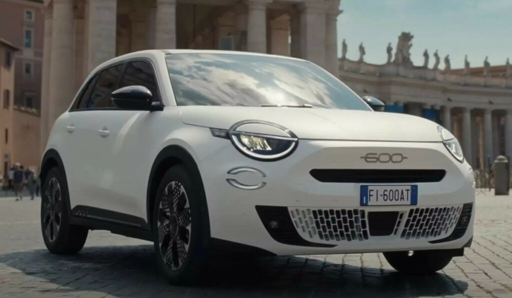 Nέο Fiat 600e: Ένα κομψό Crossover με στυλ και ηλεκτροκινητήρα