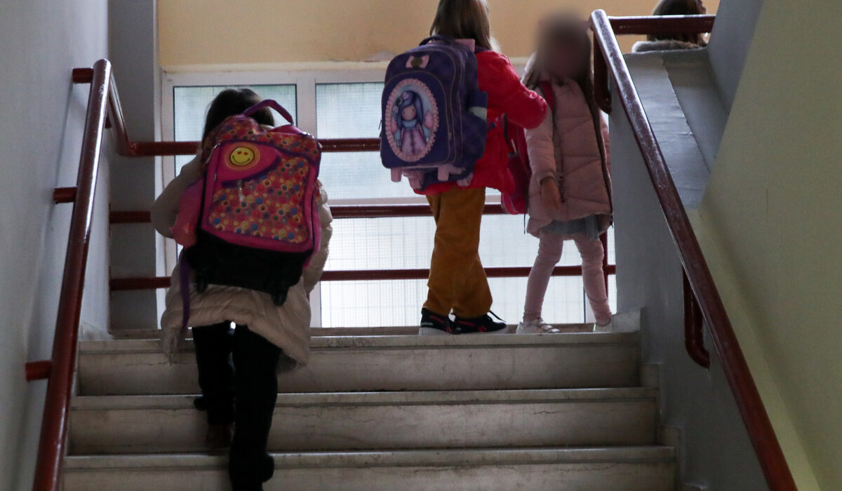 «Σαρώνει» η γρίπη στα παιδιά – Τι ισχύει με τις απουσίες από το σχολείο