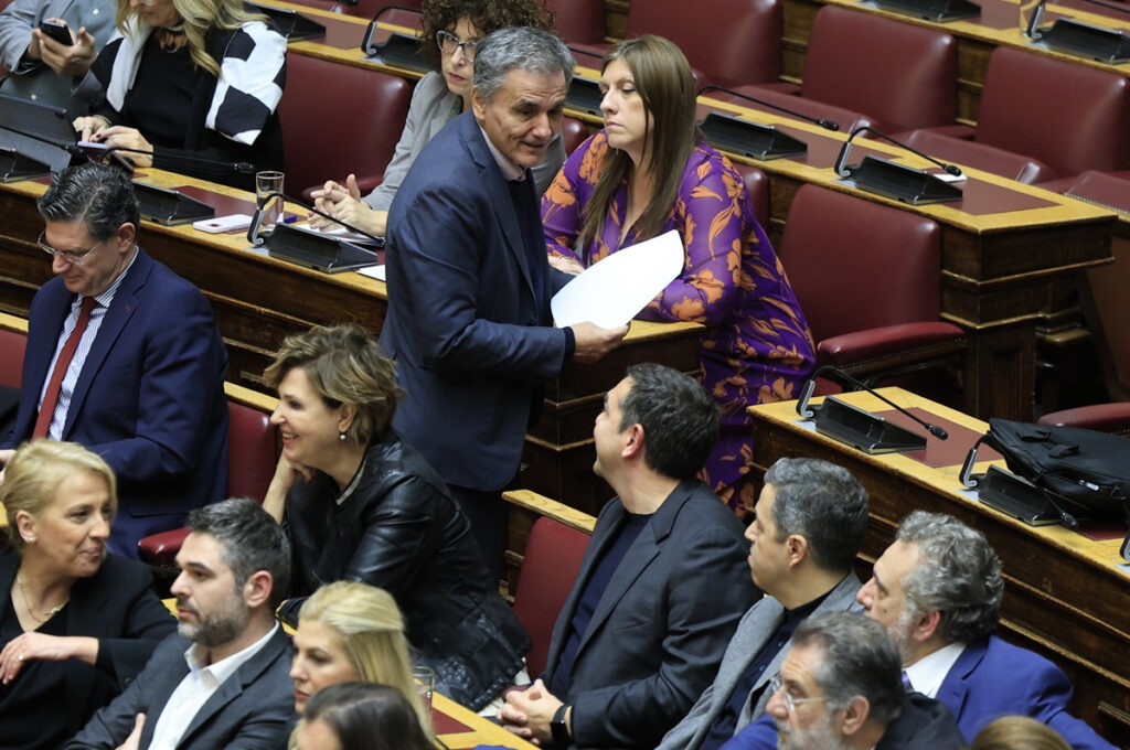Βουλή: Τα χαμόγελα Τσίπρα – Τσακαλώτου (Φωτογραφίες)
