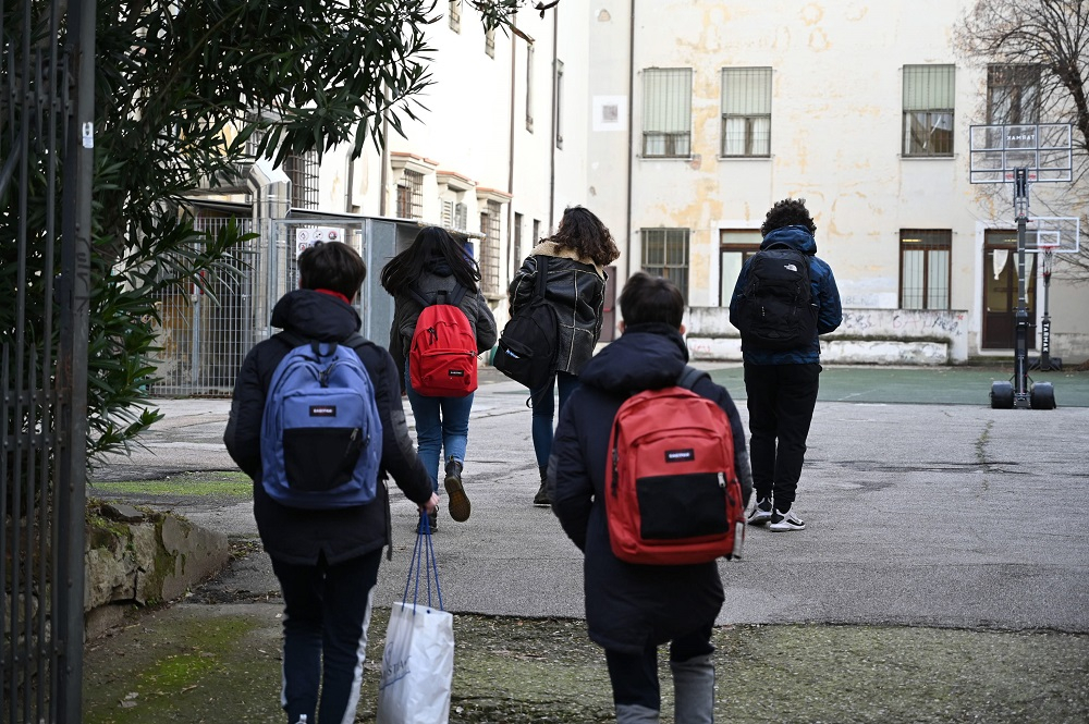 ΠΟΥ: Τα σχολεία να κλείνουν ως ύστατο μέτρο