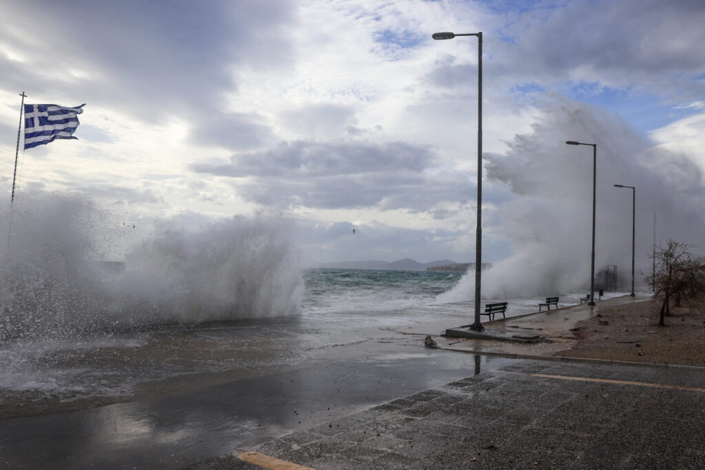 Σάκης Αρναούτογλου: Μεγάλη προσοχή – Δυνητικά επικίνδυνες ριπές ανέμων απόψε