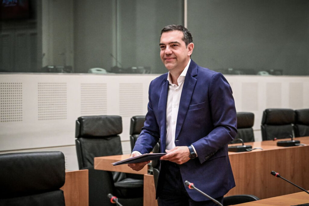 Η επιστροφή του Τσίπρα: Πλήρης αποστασιοποίηση από την «κούρσα διαδοχής» στον ΣΥΡΙΖΑ