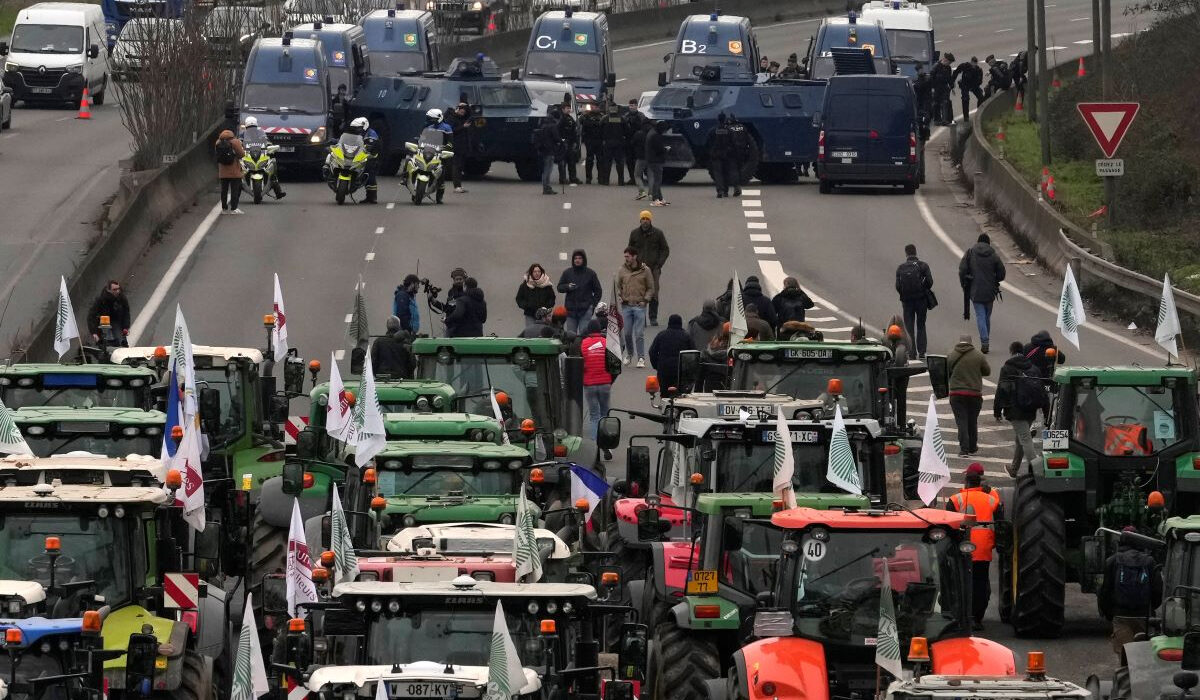 «No farmers, no food» – Σήμερα η Σύνοδος Κορυφής στις Βρυξέλλες υπό τον «κλοιό» των τρακτέρ