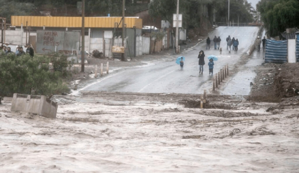 Χιλή: Καταστροφικές πλημμύρες – Δύο νεκροί, αυξάνονται οι αγνοούμενοι (Βίντεο)