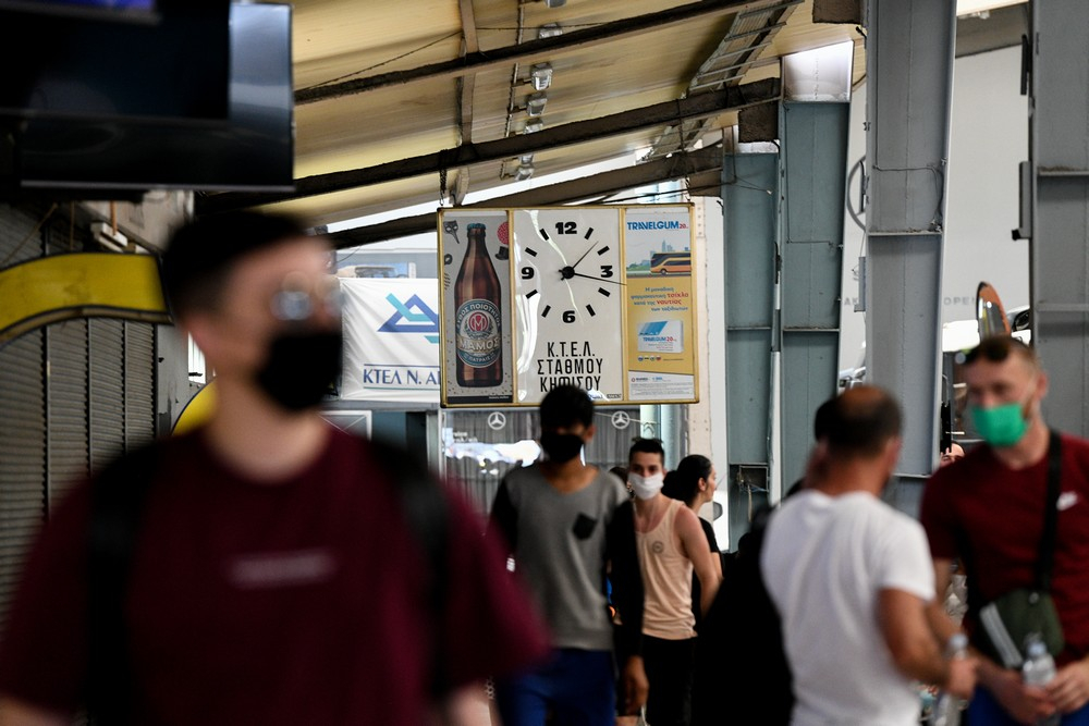 Κορονοϊός: «Συναγερμός» για τα νέα κρούσματα – Σύσκεψη στο Μαξίμου για τα νέα μέτρα