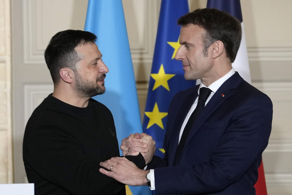 Το διπλό παιχνίδι του Μακρόν: Στηρίζει την Ουκρανία, αγοράζει αέριο από τη Ρωσία