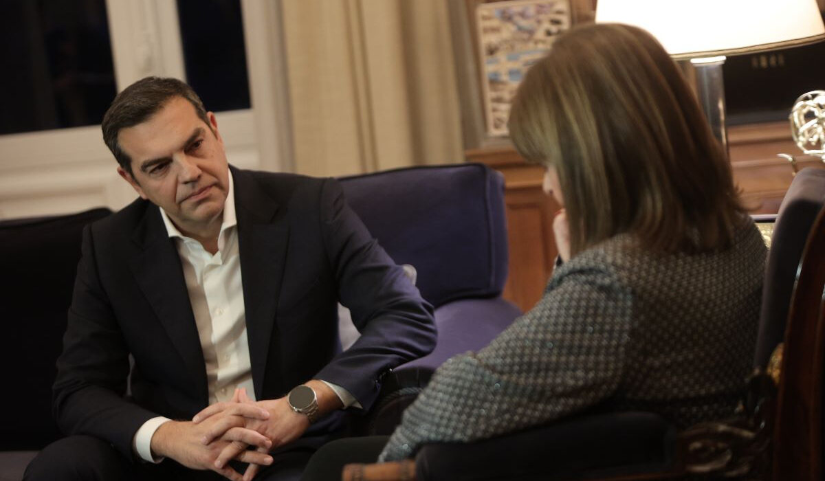 Συνάντηση Τσίπρα – Σακελλαροπούλου στο Προεδρικό μετά τη θύελλα των αποκαλύψεων για τις υποκλοπές