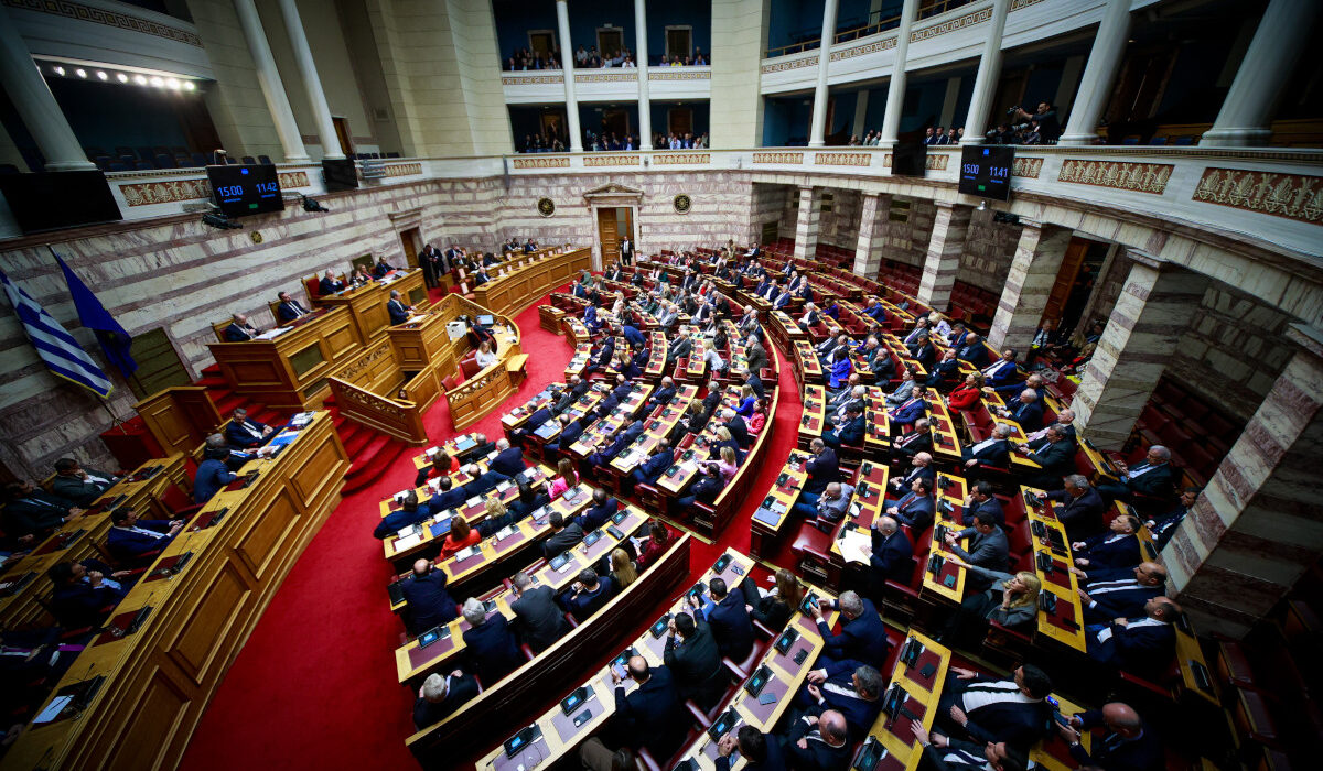 Βουλή: Πέρασε στην Ολομέλεια το νομοσχέδιο για την ακρίβεια μόνο με τις ψήφους της ΝΔ
