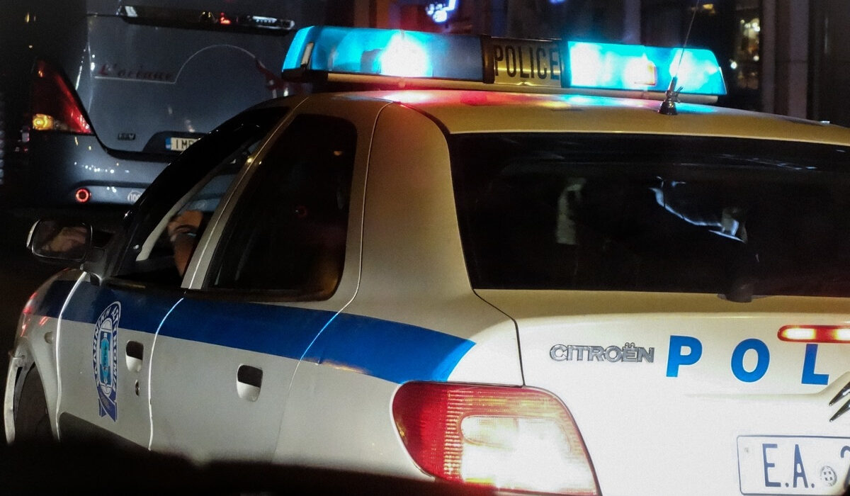 Μεταμεσονύκτιος συναγερμός στο κέντρο της Αθήνας για «βόμβα στο υπουργείο Εργασίας»