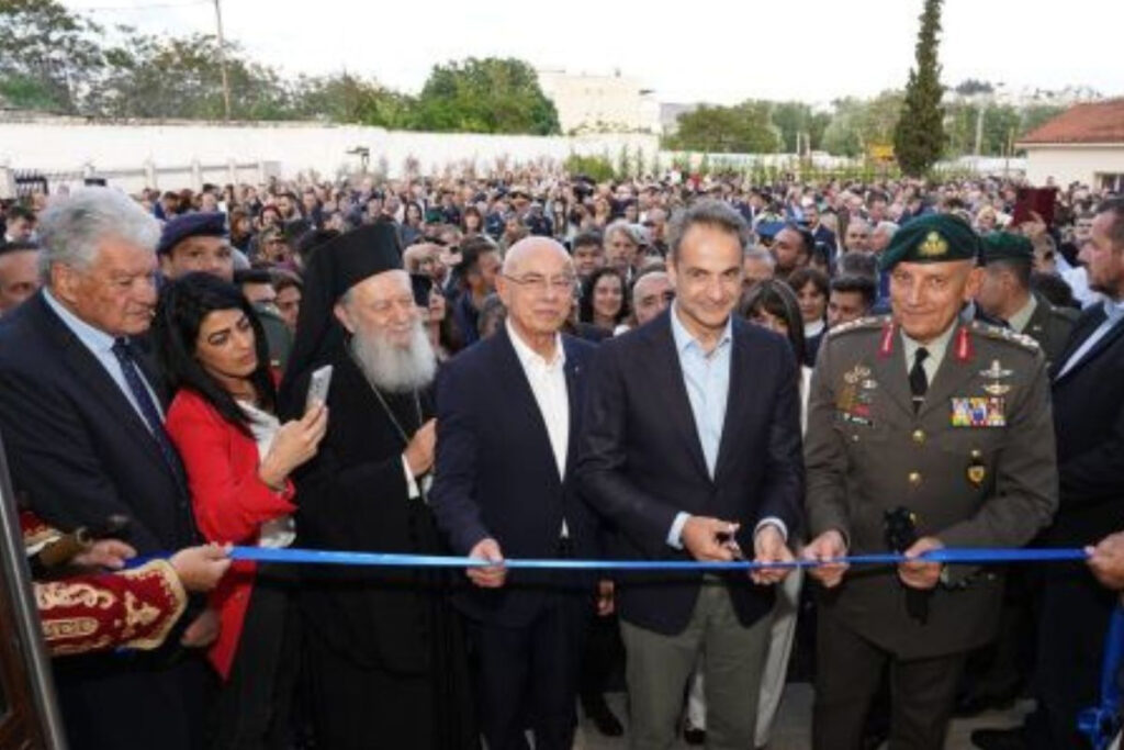 Κλείνουν πανεπιστήμια και ανοίγουν παραρτήματα του Πολεμικού Μουσείου