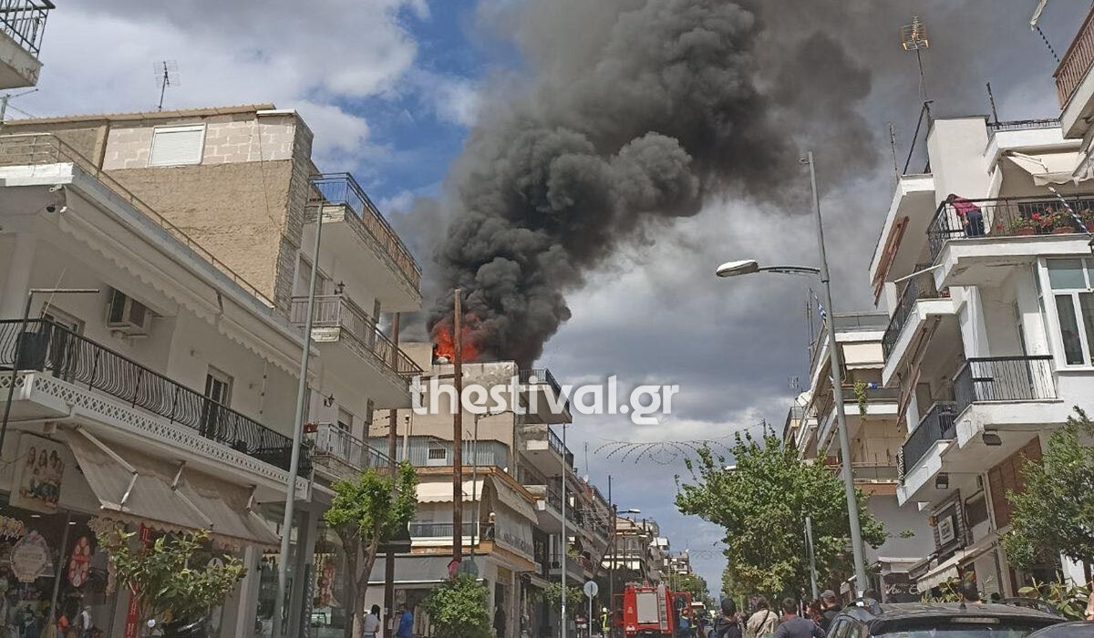 Θεσσαλονίκη: Μεγάλη φωτιά σε πολυκατοικία – Καίγεται δώμα