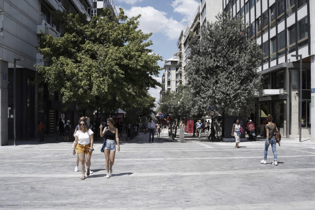 Φεύγουν μετά τα 30 από το πατρικό σπίτι οι Έλληνες – Τι κάνουν στην υπόλοιπη ΕΕ