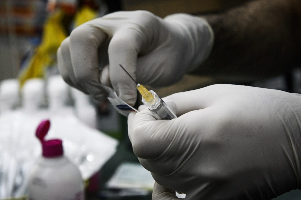 Εμβόλιο γρίπης 2023 με συνταγή: Τα 2 νέα εμβόλια που κυκλοφορούν φέτος