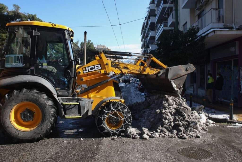 Κακοκαιρία Φίλιππος: Κλειστοί δρόμοι στην Αττική – Χιονίζει στην Πάρνηθα