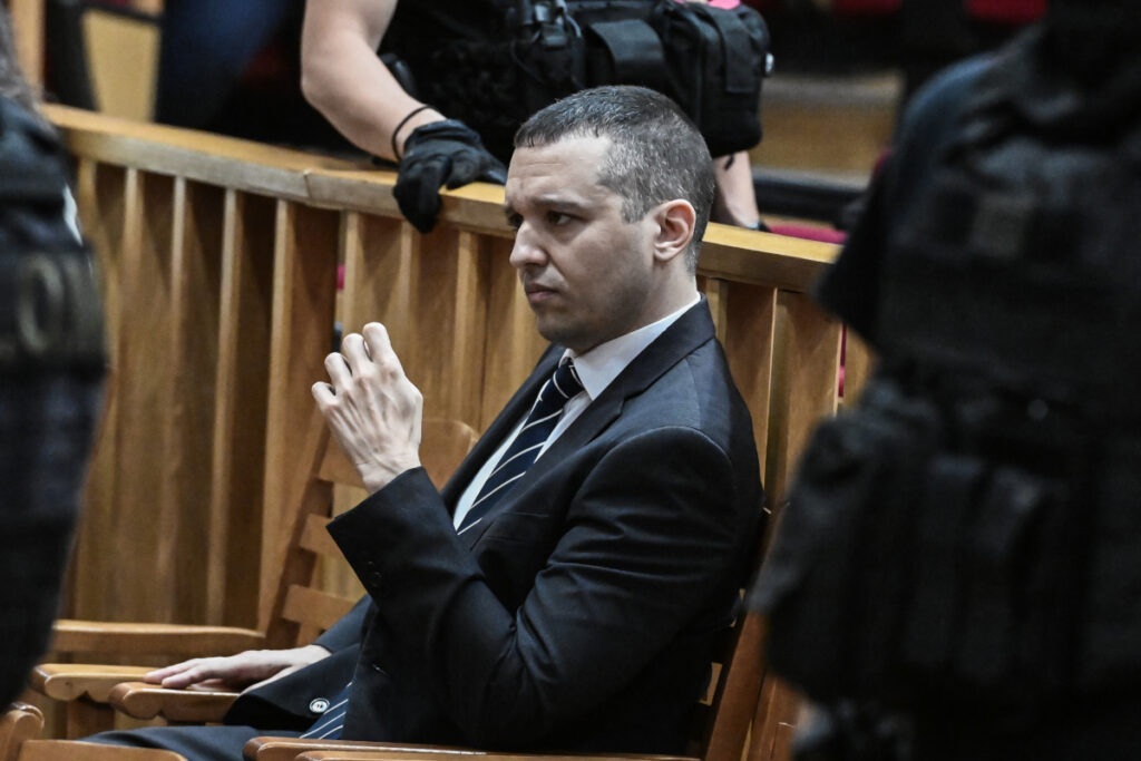 Ο Κασιδιάρης στη Βουλή; Τι έχουν να πουν Μητσοτάκης, Ανδρουλάκης και σεβάσμιοι συνταγματολόγοι;