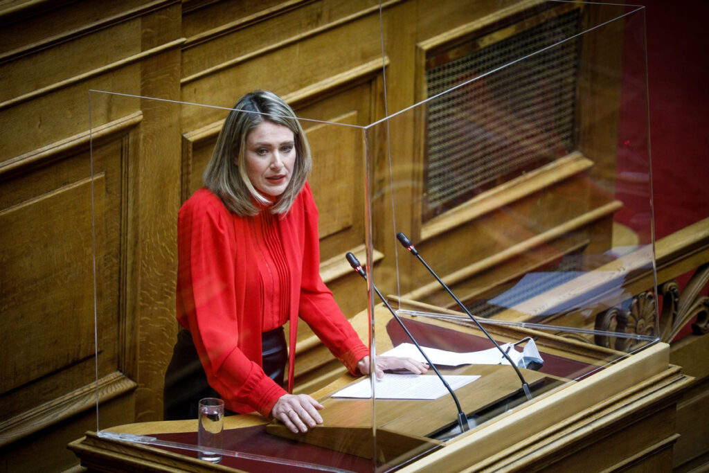 Πρόταση Άννας Ευθυμίου: Άμεση αύξηση του κατώτατου μισθού, μείωση ΦΠΑ σε βασικά είδη διατροφής