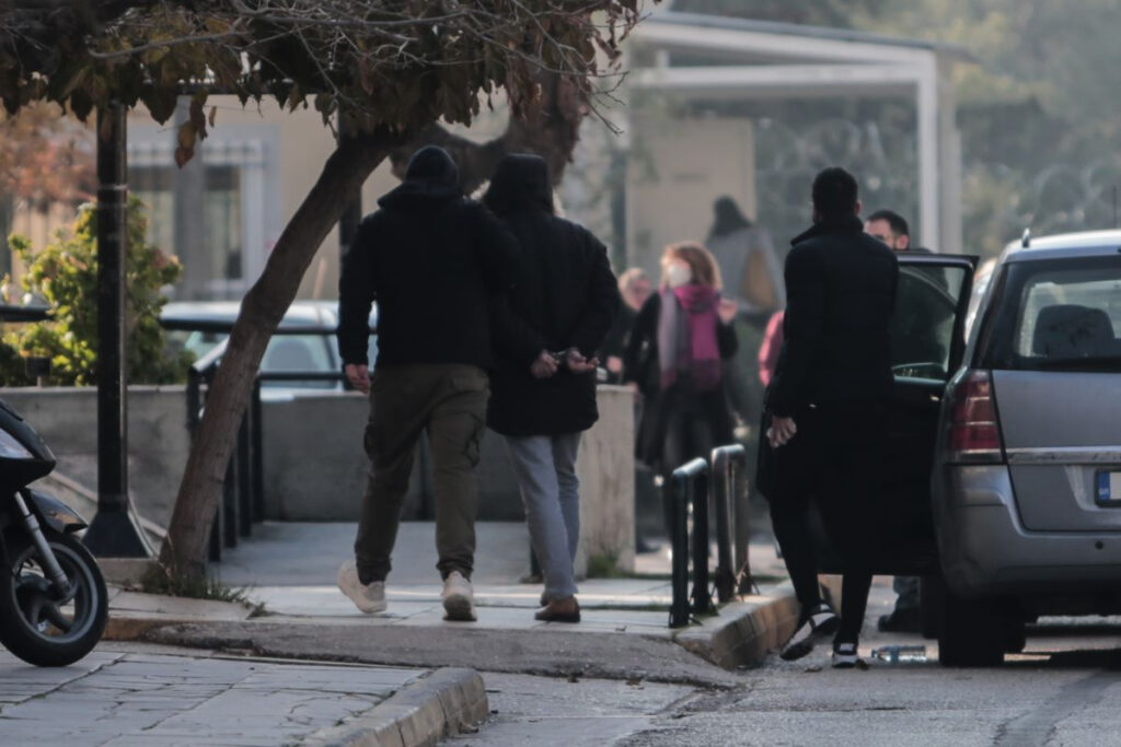 Βιασμός 12χρονης στον Κολωνό: Ραγδαίες εξελίξεις μετά τις συλλήψεις πατέρα και γιου