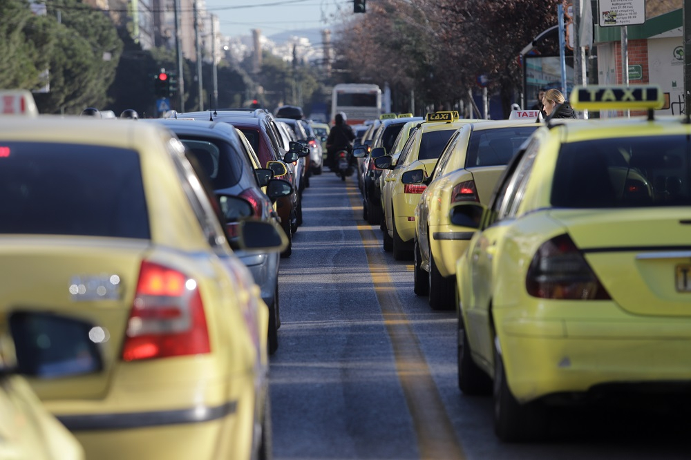 Η απόφαση για την τοποθέτηση πλέξιγκλας σε ταξί