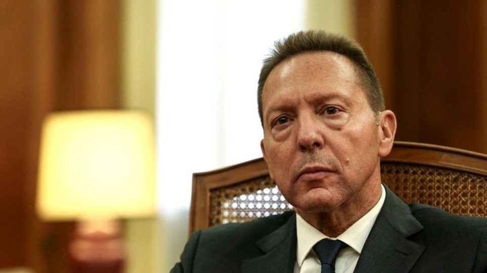 «Ανάβει φωτιές» ο αυτοβιογράφος του Ολάντ