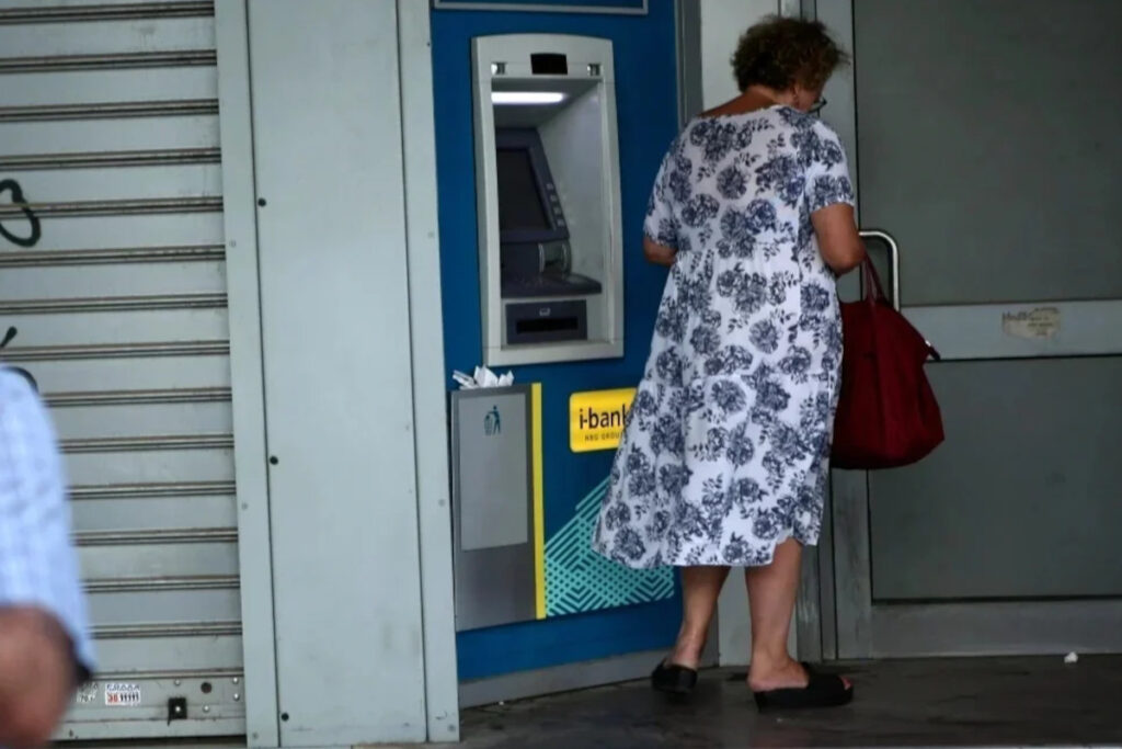 Δικαιώθηκαν 300.000 συνταξιούχοι, αλλά ο ΕΦΚΑ σφυρίζει αδιάφορα