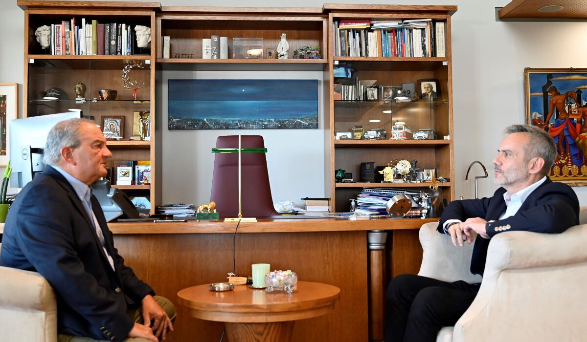 Στο Δημαρχείο Θεσσαλονίκης ο Κώστας Καραμανλής – Η συνάντηση με Ζέρβα (φωτογραφίες)