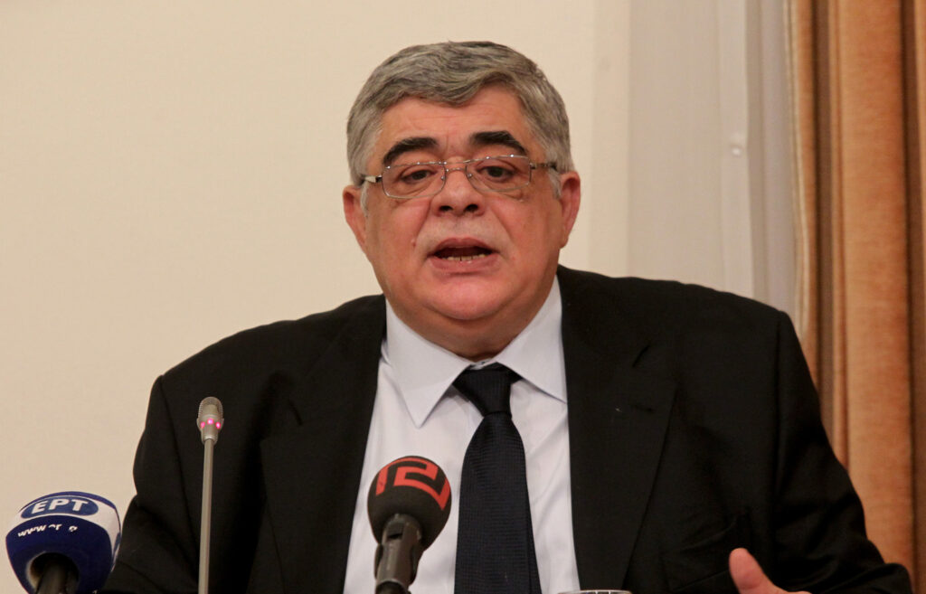 Υπό διάλυση η Χ.Α.: Κόντρα Μιχαλολιάκου – Γερμενή στα social
