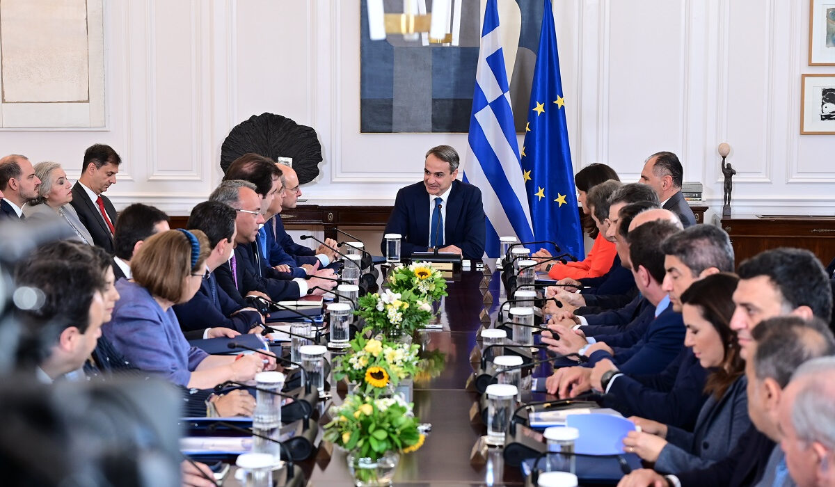 Για τις στάχτες ενημερώνει σήμερα το Υπουργικό Συμβούλιο ο Βασίλης Κικίλιας