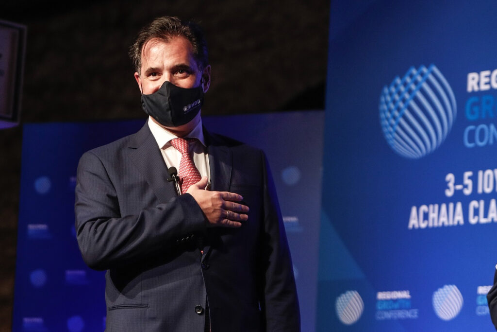 Ο Άδωνις Γεωργιάδης λέει ότι δεν υπάρχει βουλευτής της ΝΔ που δεν έχει εμβολιαστεί