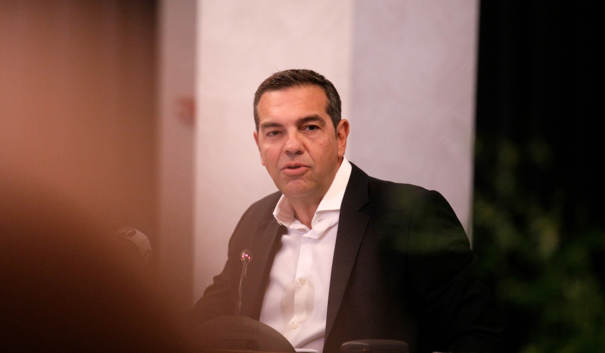 Τσίπρας για Καζάκο: Ανέβασε την τέχνη στο πεζοδρόμιο του αγώνα