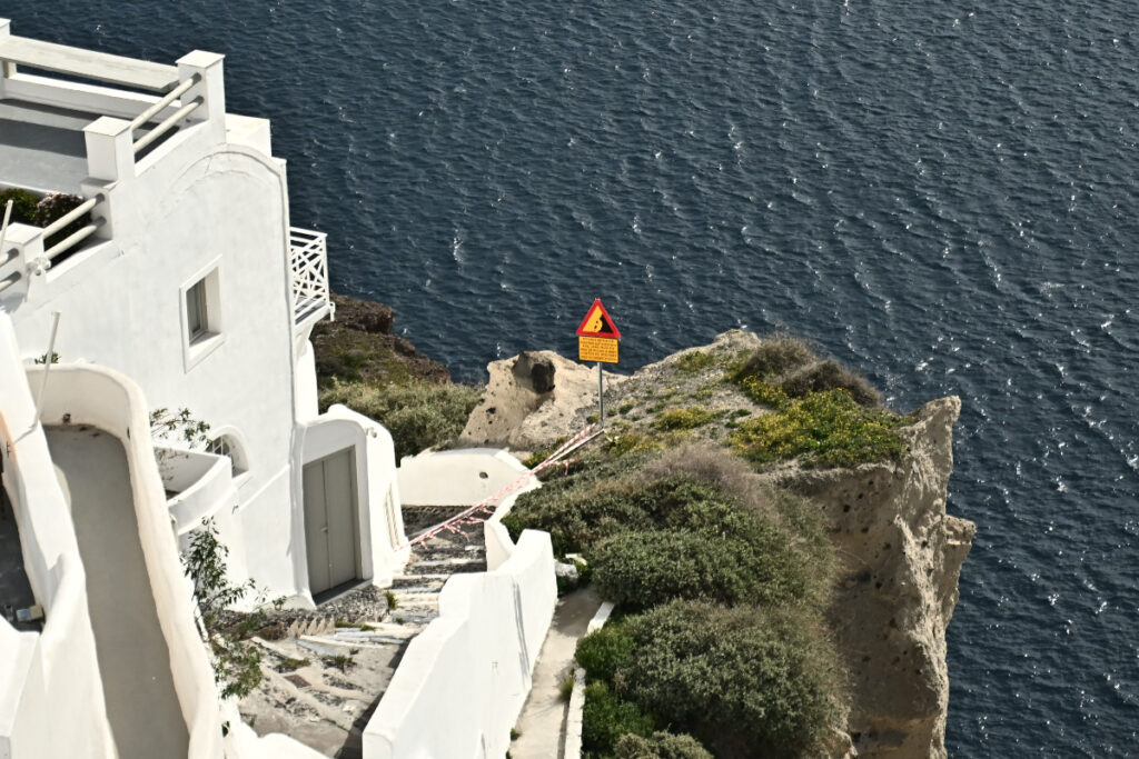 Παπαζάχος για Σαντορίνη: Πιθανή η έκρηξη του ηφαιστείου – Δεν αποκλείεται η δυσμενέστερη εξέλιξη