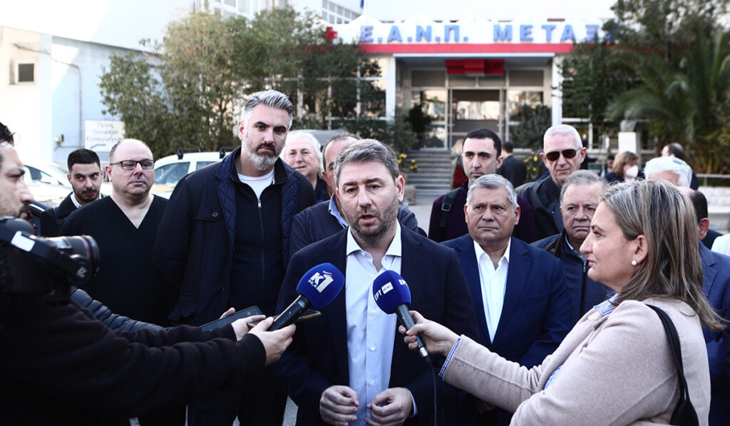 Ανδρουλάκης: Το ΠΑΣΟΚ στηρίζει τα ολοήμερα χειρουργεία, αλλά ο θεσμός χρειάζεται προσωπικό
