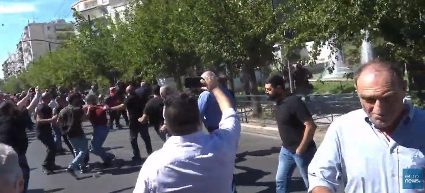 Αναγνωρίστηκε ο δράστης της επίθεσης κατά αστυνομικού στα επεισόδια του Σαββάτου