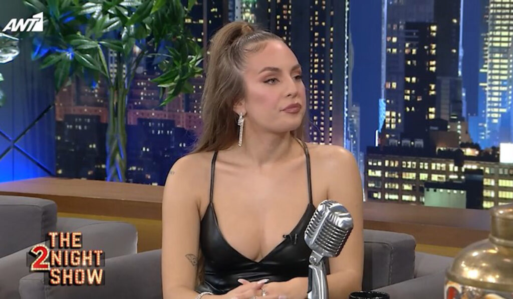 Η τραγουδίστρια Ανδρομάχη αποκάλυψε ότι έπεσε θύμα revenge porn σε ηλικία 15 ετών