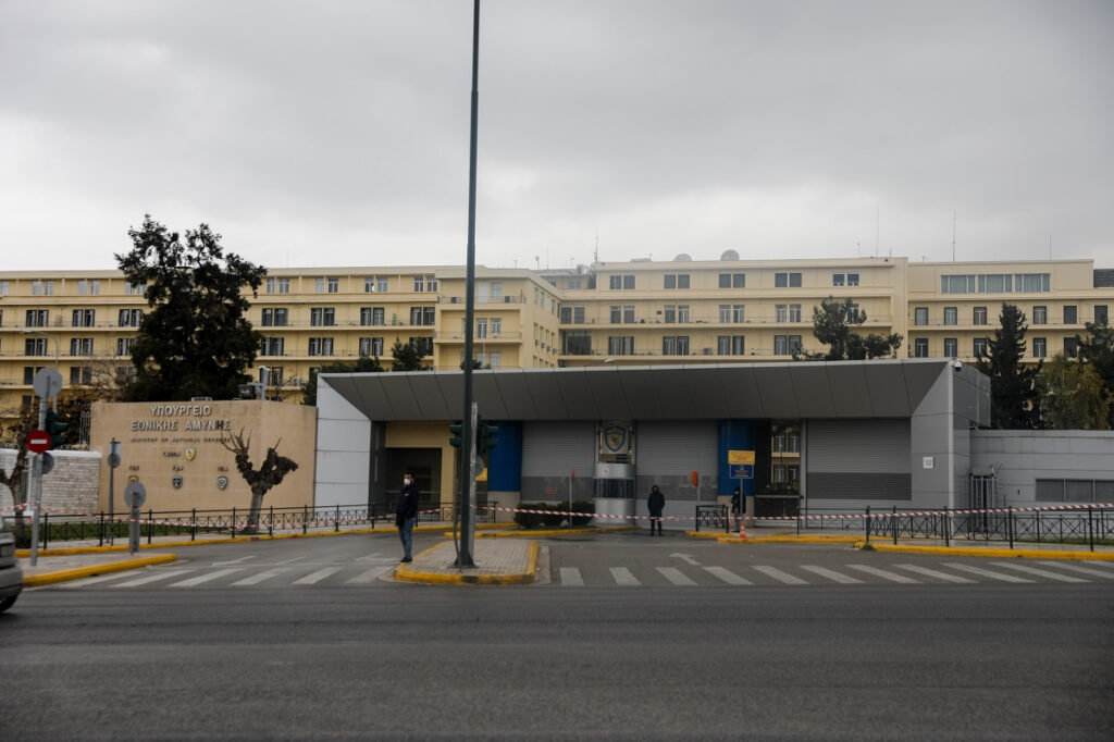 Τα πυραυλάκια, οι νταραβεριτζήδες και ο μονοφαγάς!
