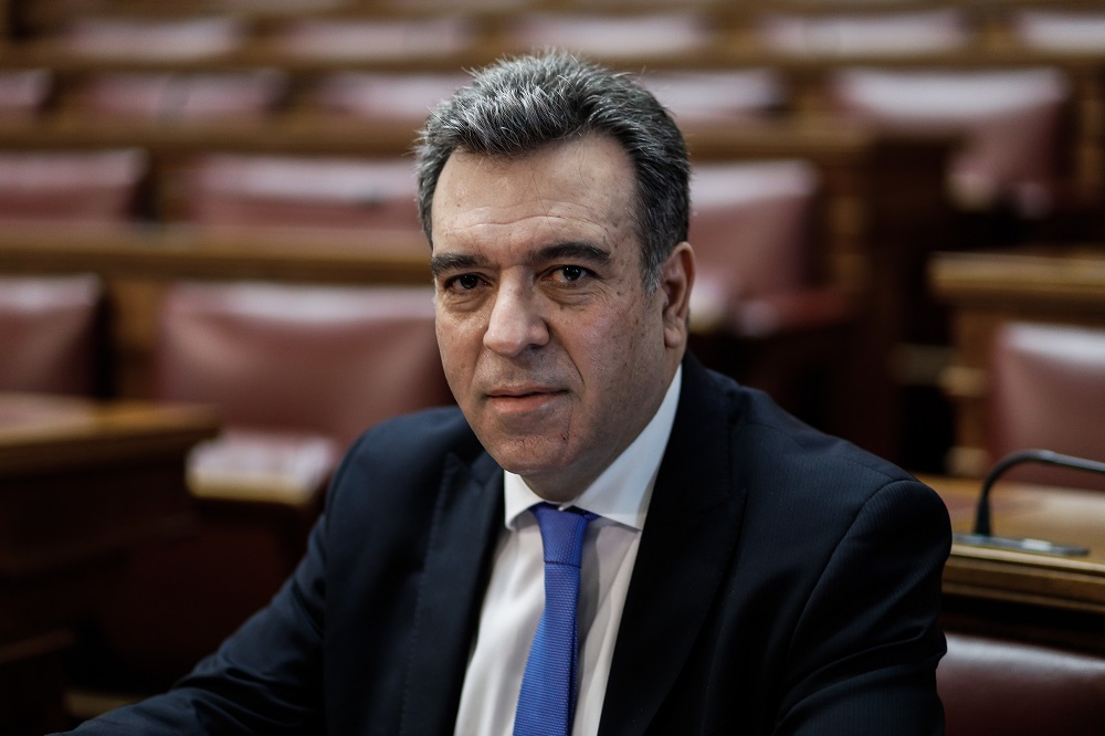 Στήριξη εργαζομένων σε εστίαση – τουρισμό ζητά από την κυβέρνηση «γαλάζιος» βουλευτής
