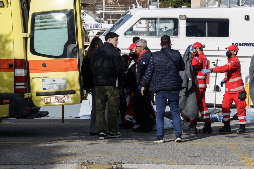 Νέα προσφυγική τραγωδία στη Ρόδο: 8 νεκροί μετά από προσπάθεια του διακινητή να ξεφύγει από το λιμενικό