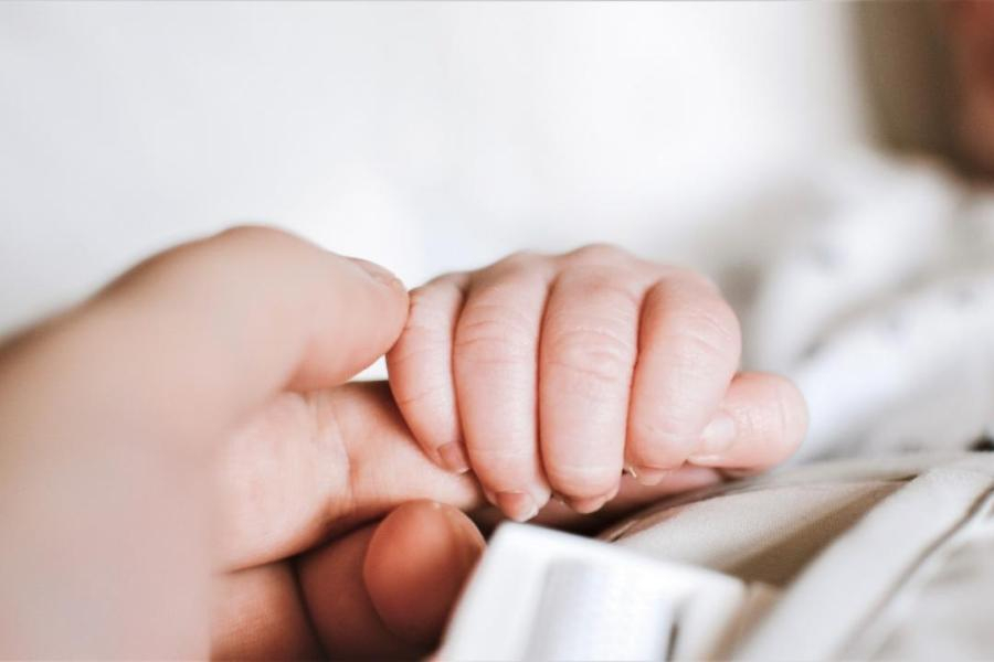 Νέα Ιωνία: Εγκαταλελειμμένο βρέφος σε είσοδο πολυκατοικίας