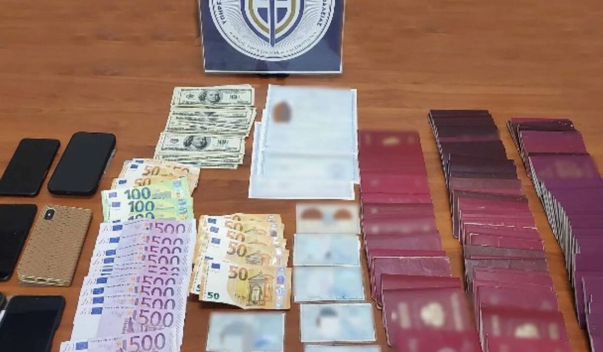 Αστυνομικοί έβγαζαν πλαστές ταυτότητες σε αλλοδαπούς – Πώς τους «τσίμπησαν»
