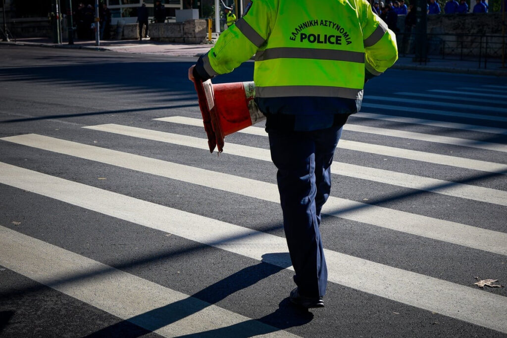 Κλειστοί δρόμοι σε Αθήνα και Πειραιά αύριο για τα Θεοφάνεια