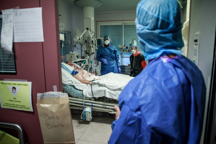 Γαλλία: Σε επαγρύπνηση για τις μεταλλάξεις του ιού