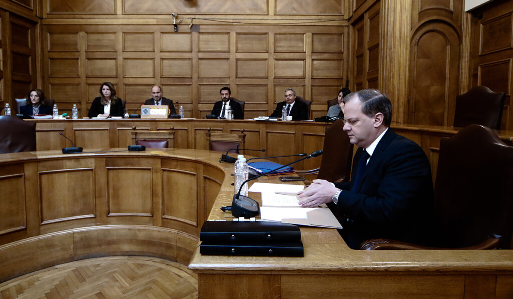 Τέμπη: Ένταση μεταξύ Καραμανλή και Κόκκαλη: «Παίζετε θέατρο» – «Είστε πολιτικός ψεύτης»