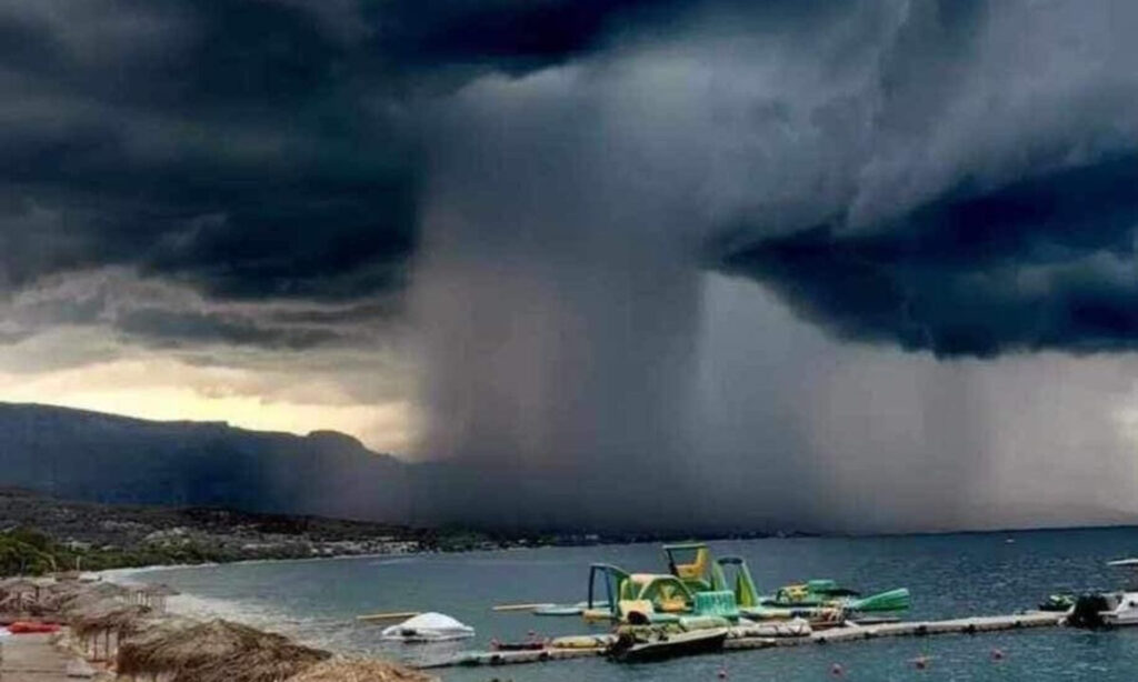 Απόκοσμη εικόνα στους Αγ. Θεόδωρους – Η κακοκαιρία δημιούργησε σκηνικό Αποκάλυψης